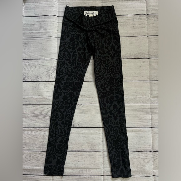 Aeropostale Women’s Leggings Black and Gray. 🖤🩶Gently used still great shape. - Picture 1 of 4